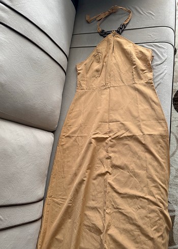 40 Beden camel Renk Bej Zincir Detaylı uzun Halter Boyun Elbise