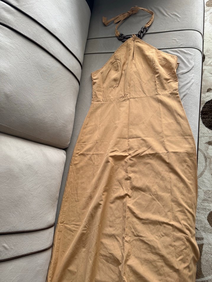 Bej Zincir Detaylı uzun Halter Boyun Elbise - Görsel 4