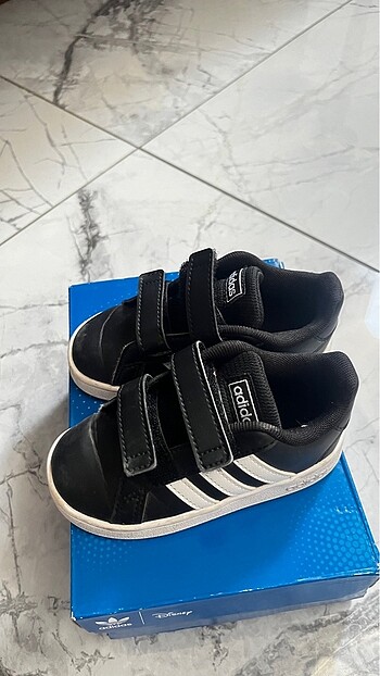 Adidas spor ayakkabı