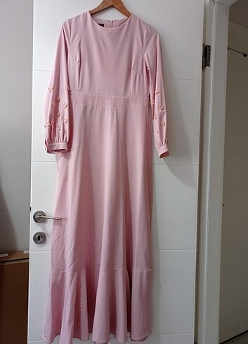 Pembe elbise