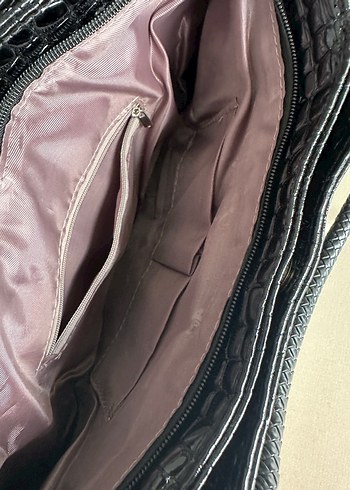 Zincir Detaylı Siyah Yılan Derisi Desenli Deri Çanta - Görsel 2