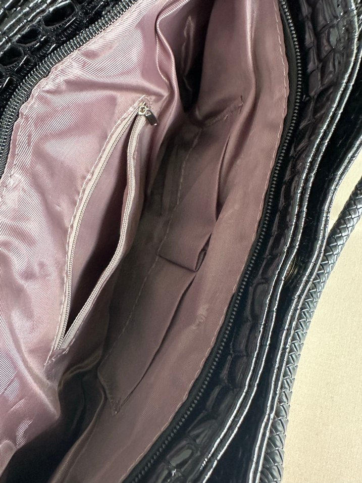 Zincir Detaylı Siyah Yılan Derisi Desenli Deri Çanta - Görsel 2