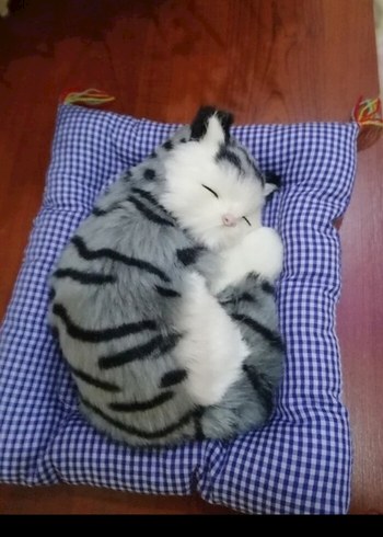 Gri Çizgili Uyuyan Kedi Peluş Oyuncak - Görsel 3