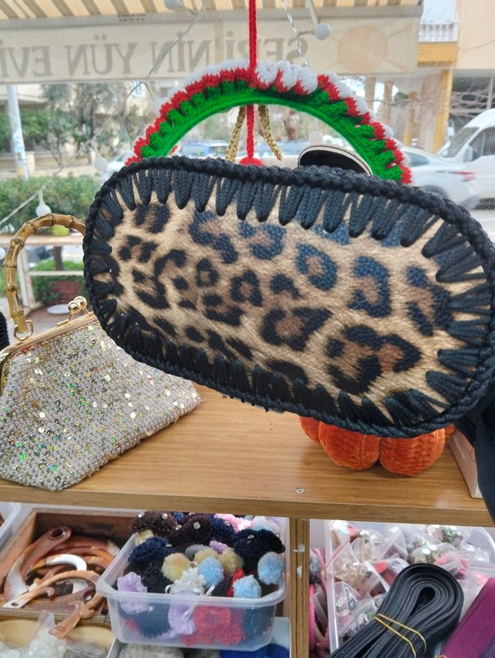 Leopar Desenli Siyah Örgü Kadın Çanta - Görsel 3