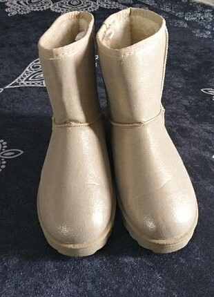 Ugg bot model