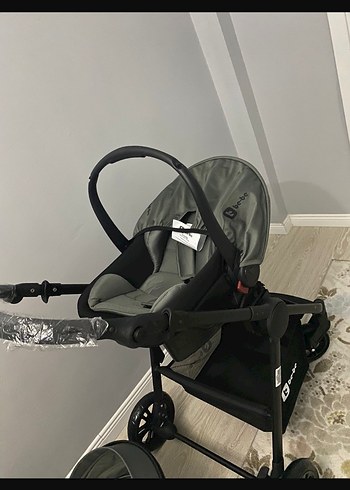 Gri ve Siyah Bebek Arabası - Görsel 2