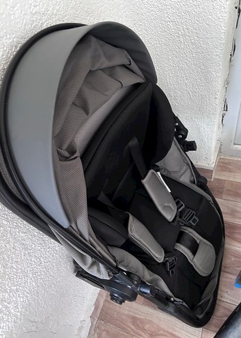 Gri ve Siyah Bebek Arabası - Görsel 3