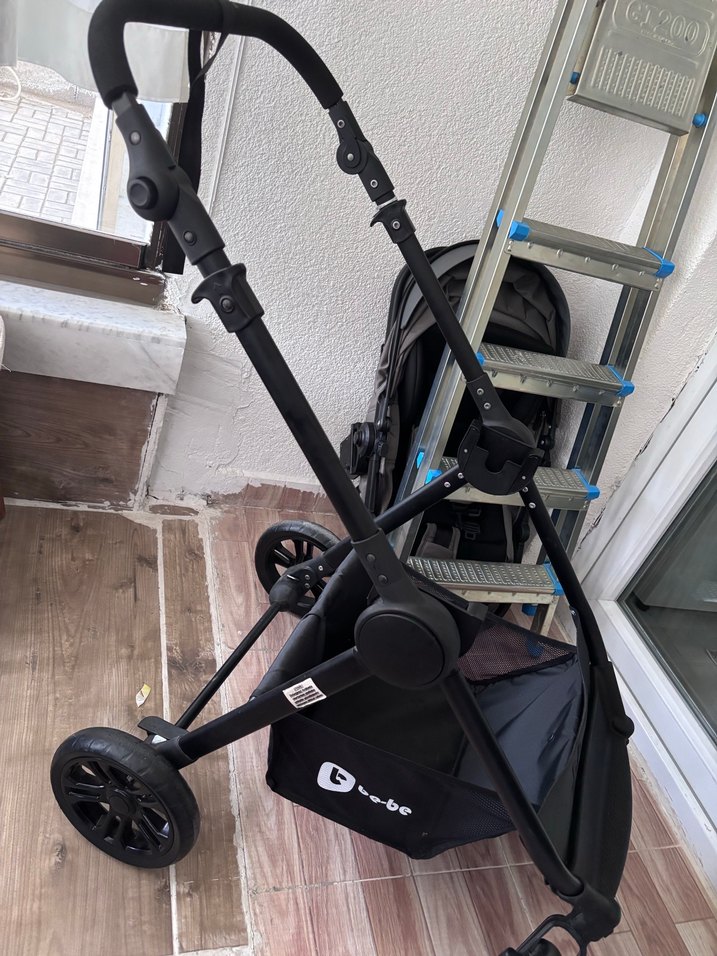 Gri ve Siyah Bebek Arabası - Görsel 4