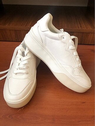 Bershka beyaz ayakkabı