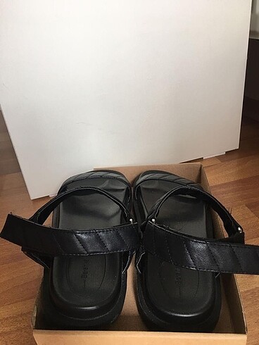 38 Beden Bershka siyah sandalet