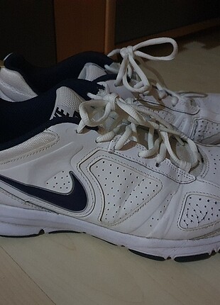 Nike T Lite XI 44,5 numara
