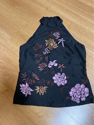 Halter yaka bulu