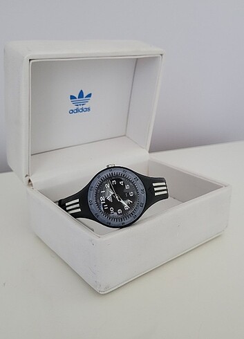 Adidas saat