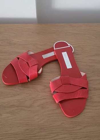 Kırmızı Zara Terlik