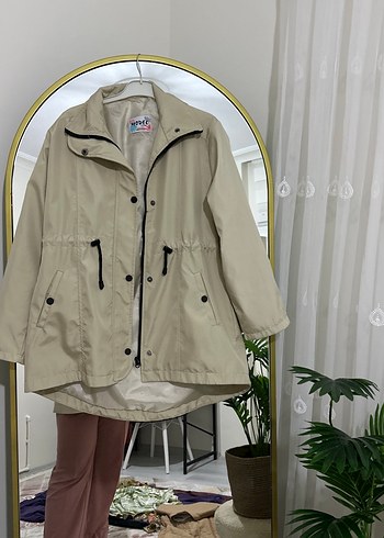 Bej Düğmeli Kısa Street Wear Yağmurluk