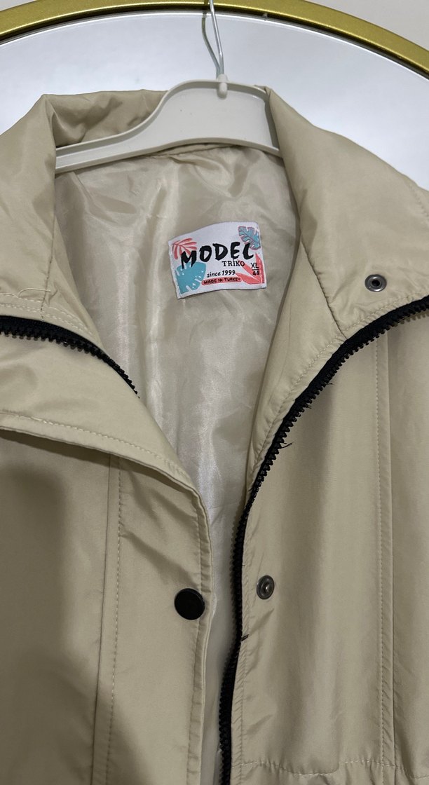 Bej Düğmeli Kısa Street Wear Yağmurluk - Görsel 5