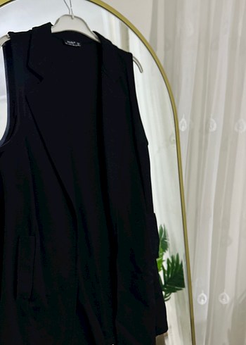 Zara Siyah Kemerli Midi Kadın Yelek