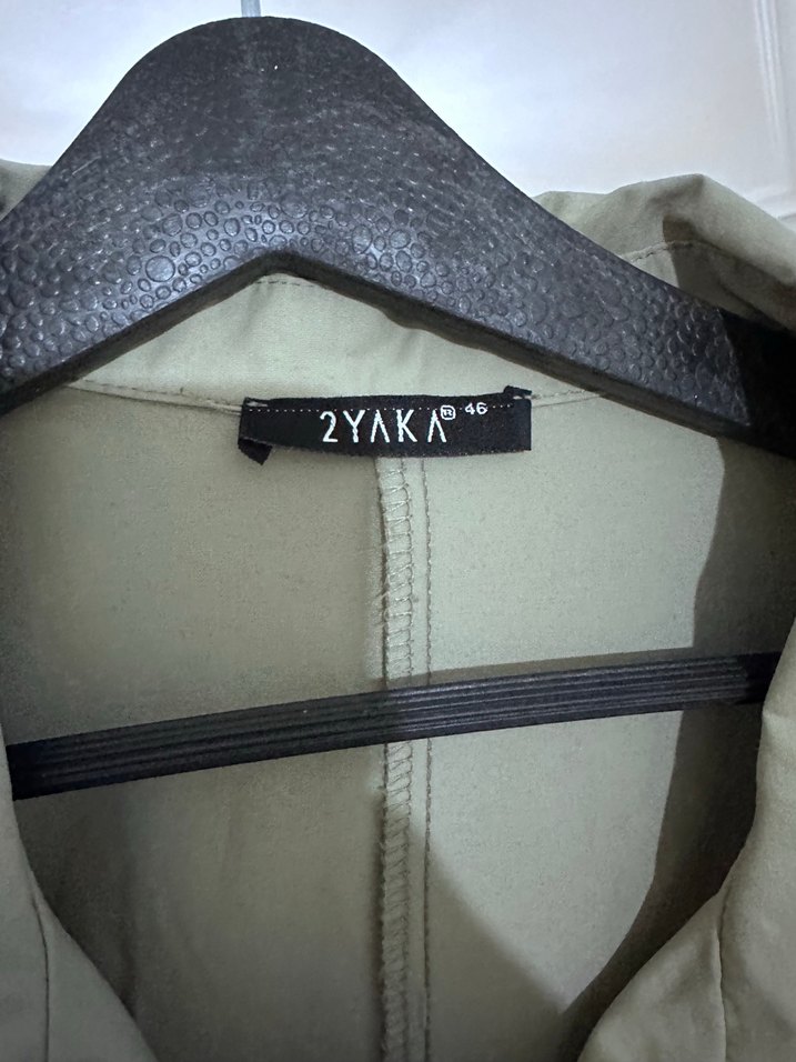 Kadın Uzun Düğmeli Gri Yağmurluk - Görsel 5