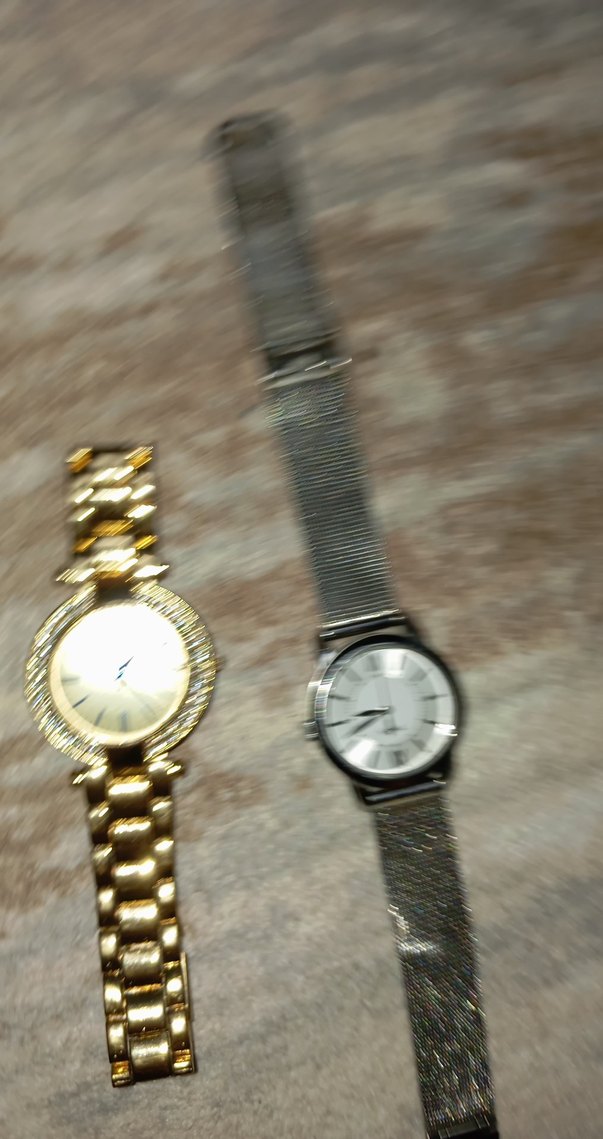 Altın ve Gri Minimalist Kadın Saatleri - Görsel 3