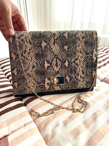 Mango Yılan derisi desenli clutch çanta