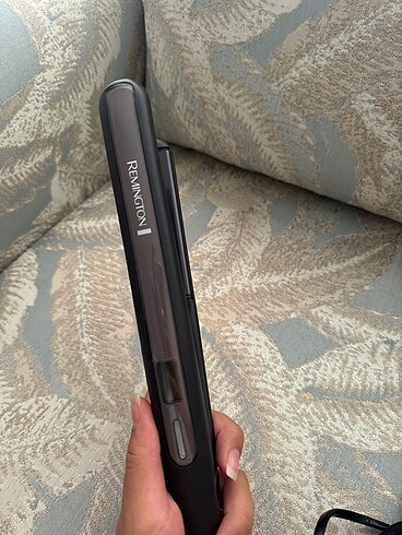 diğer Beden siyah Renk Remington marka saç düzleştirici