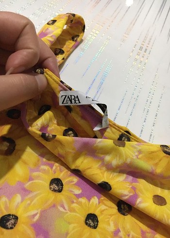 Zara Sarı ve Pembe Ayçiçeği Desenli Tek Omuz Crop Top - Görsel 5