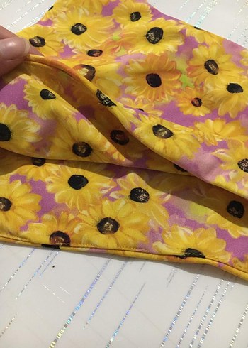 Zara Sarı ve Pembe Ayçiçeği Desenli Tek Omuz Crop Top - Görsel 4