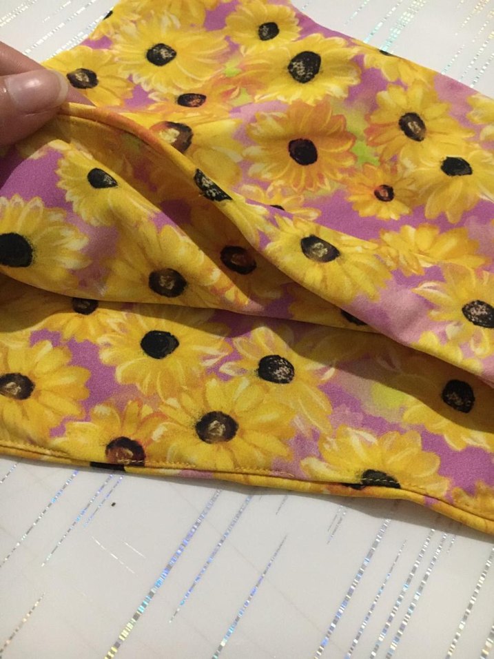 Zara Sarı ve Pembe Ayçiçeği Desenli Tek Omuz Crop Top - Görsel 4