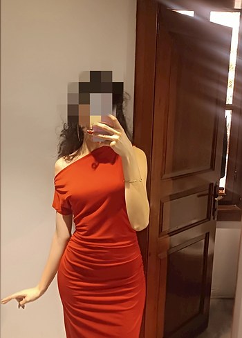 Kırmızı Drapeli tek kol Straplez Midi Abiye Elbise