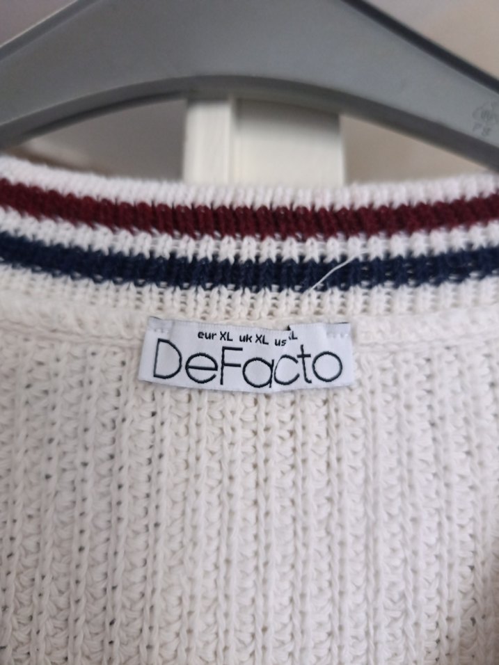 V Yaka Beyaz Örgü Kadın Süveter - Görsel 4