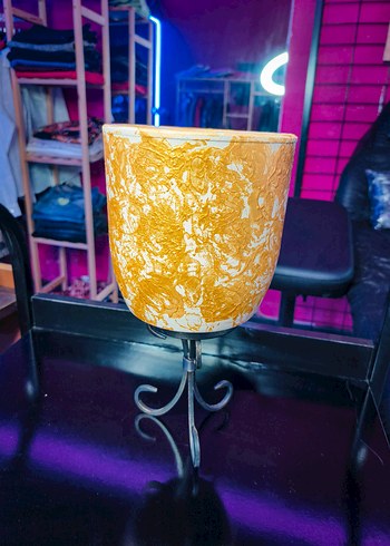 Sarı Desenli Metal Ayaklı Saksı - Görsel 3