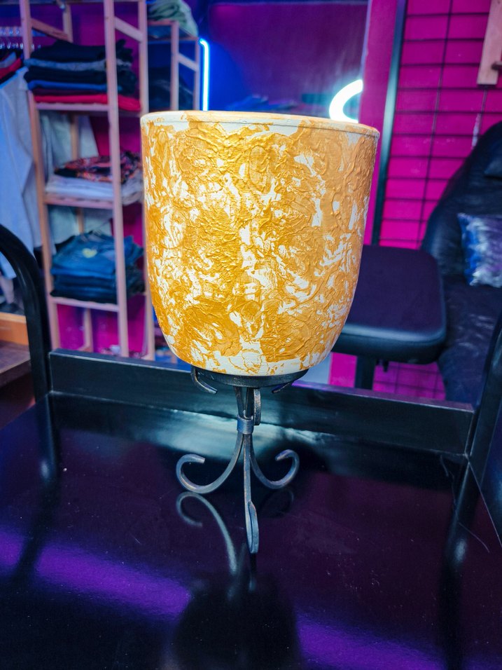 Sarı Desenli Metal Ayaklı Saksı - Görsel 2