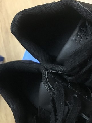 Siyah adidas