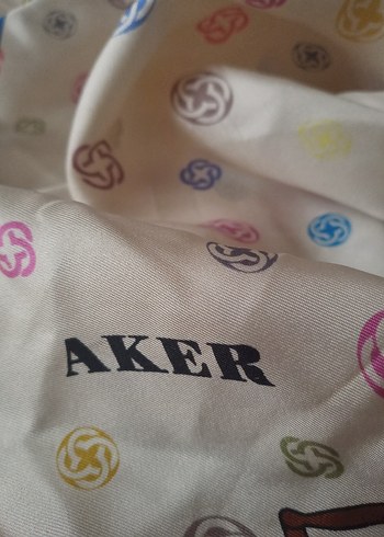 Aker aker ipek fular
