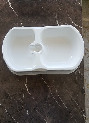 Kedi mama ve su kabı