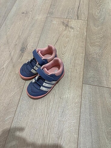 Adidas spor ayakkabı
