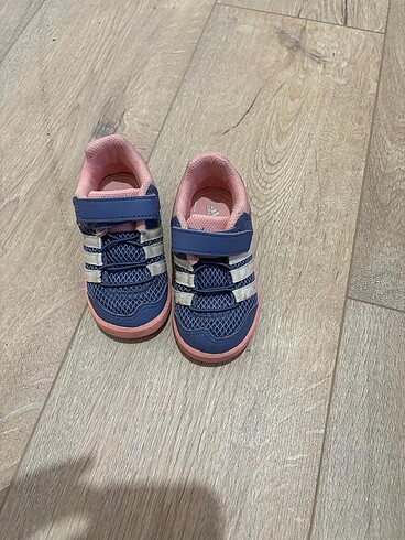 22 Beden Adidas spor ayakkabı