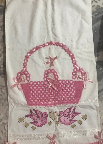 Nakışlı Pembe Havlu Sepet ve Kuş Desenli