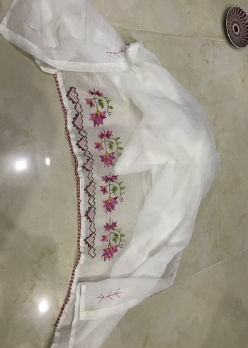 Zara Çiçek Nakışlı Beyaz Fular