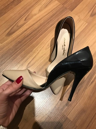 hande ataizi stiletto