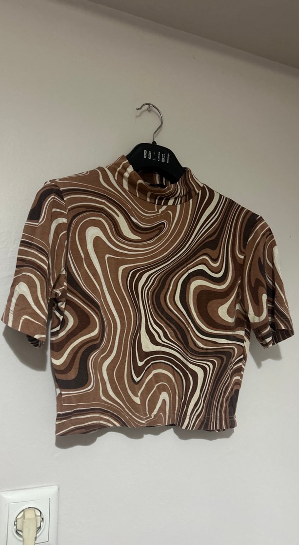 Kahverengi Batik Desen Kısa Kollu Boğazlı Bluz - Görsel 2