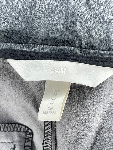 38 Beden siyah Renk H&M Düz Kesim %70 İndirimli.