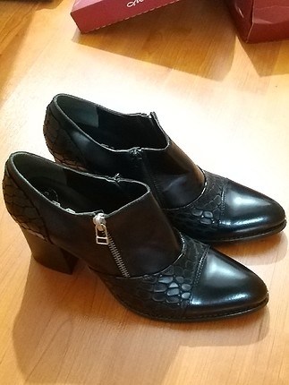 38 Beden siyah Renk kalın topuk ayakkabı 