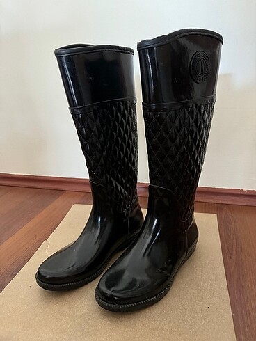 Dkny yağmur çizmesi