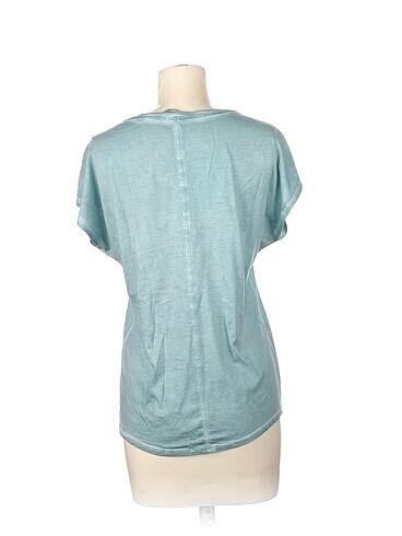 s Beden PreLoved T-shirt %70 İndirimli.