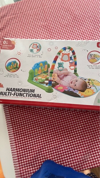 Pıyanolu oyun halısı