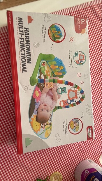  Pıyanolu oyun halısı