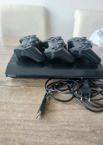 PlayStation 3 Konsol ve 3 Kablosuz Kol - Görsel 3