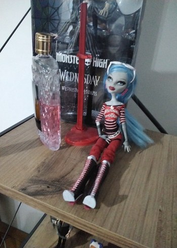 Monster High Kırmızı ve Mavi Renkli Monster High Bebek ghoulia w1