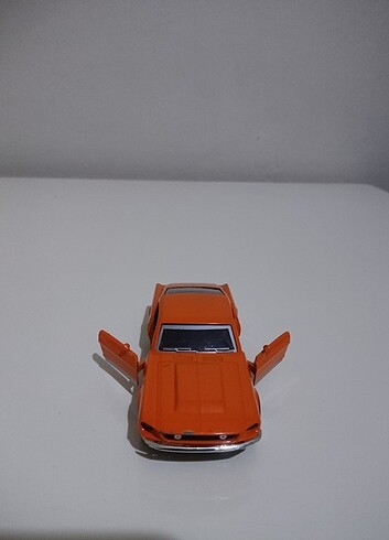 Beden Renk çek bırak özellikli metal Ford Mustang